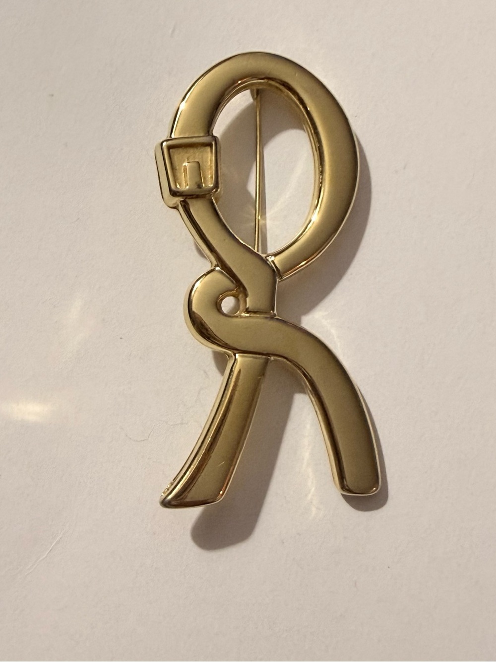 AUTHENTIC ROBERTA DI CAMERINO VINTAGE
LOGO BROOCH